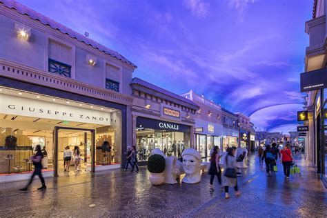 stores in the forum shops.